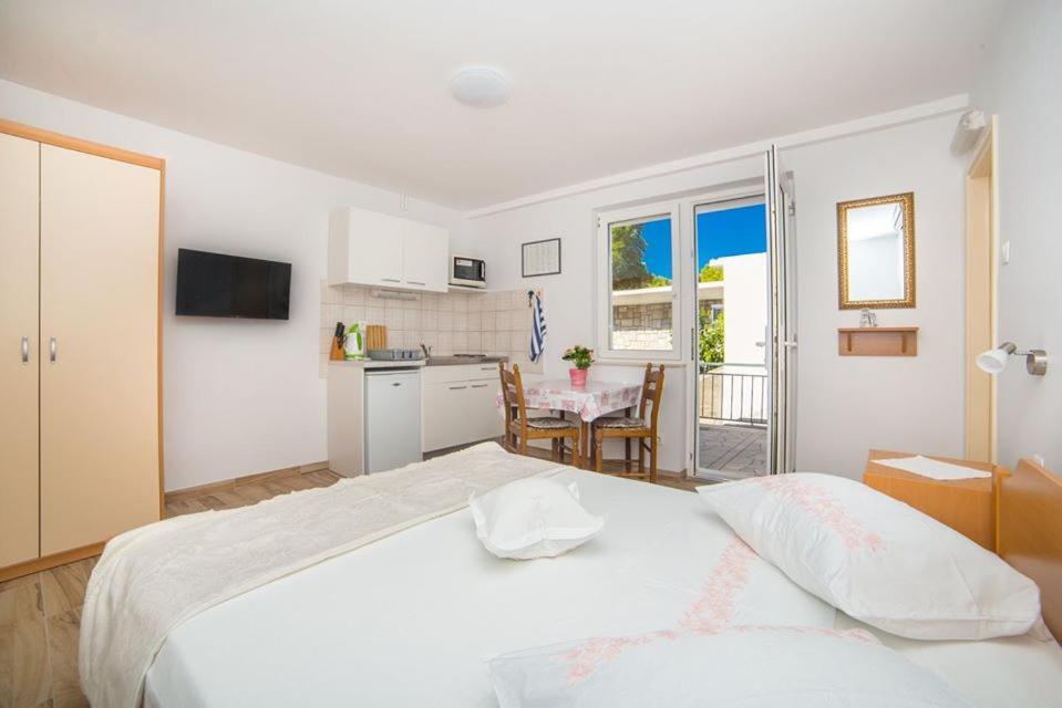 Apartmani Stipan Brela Exterior photo