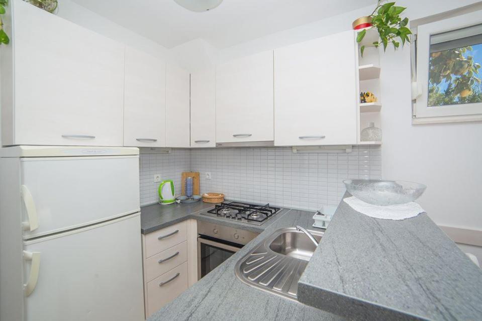 Apartmani Stipan Brela Exterior photo